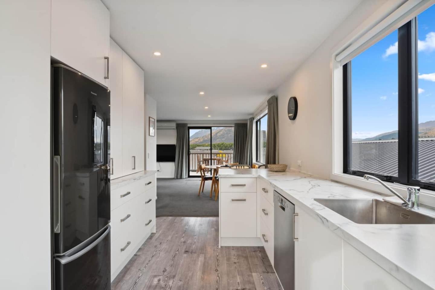 Modern Apartment With Coronet & Remarkables Views Queenstown Eksteriør bilde